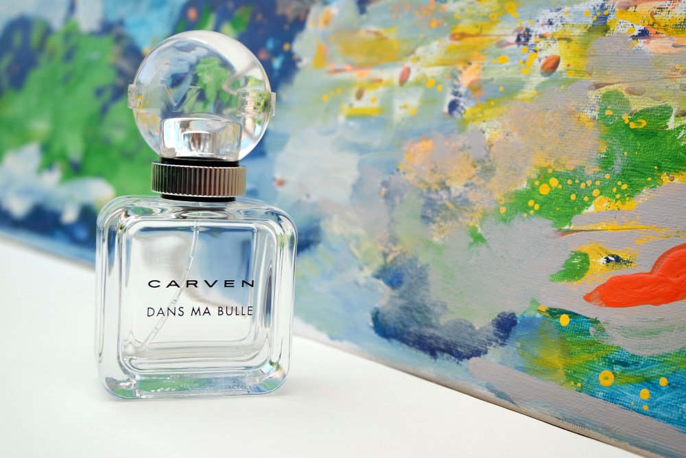 Marie-Christine Blanc-Verdier et le parfum Dans ma Bulle, de Carven.